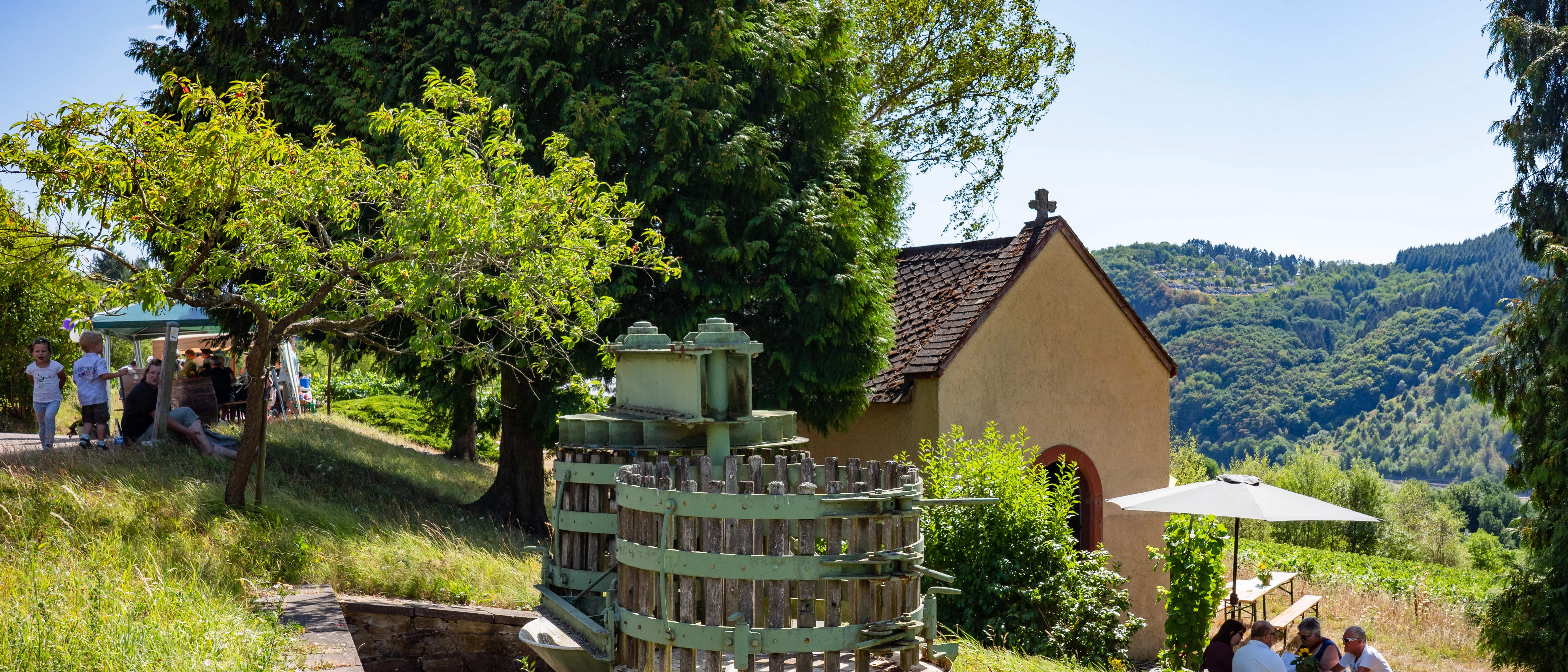 Weinbaugeräte bei der Marienkapelle in Burg an der Mosel